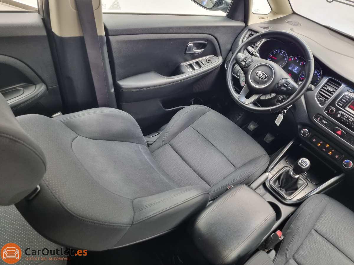 18 - Kia Carens 2015