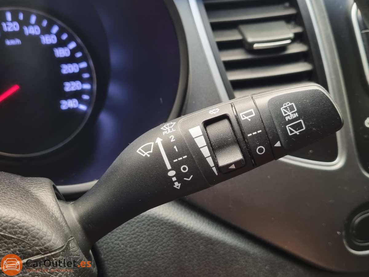 24 - Kia Carens 2015