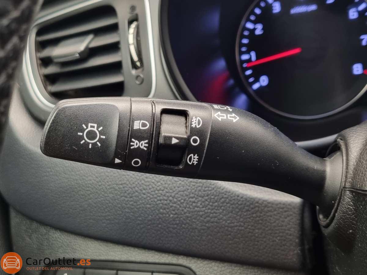 25 - Kia Carens 2015
