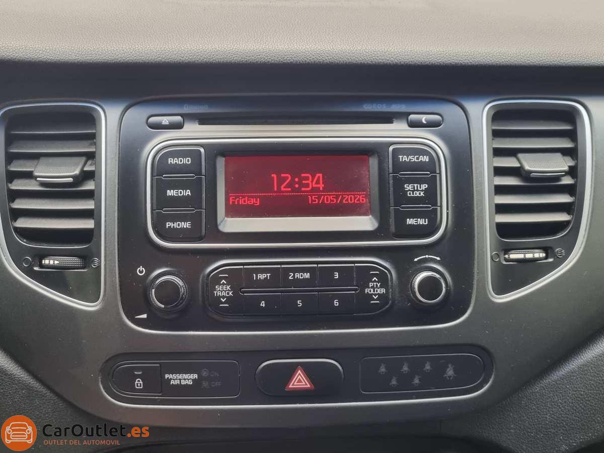 26 - Kia Carens 2015