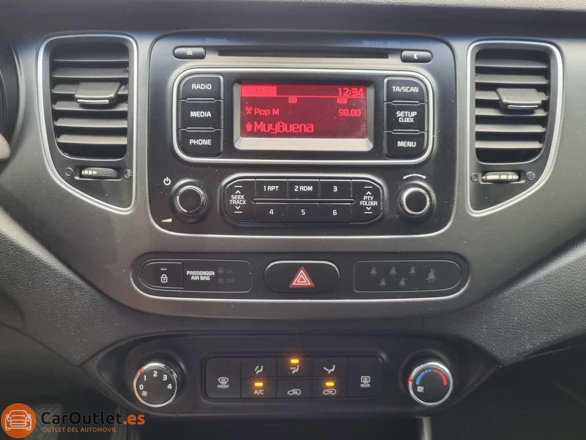 27 - Kia Carens 2015