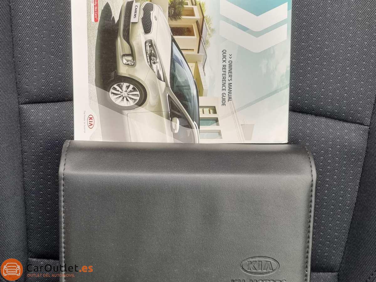 29 - Kia Carens 2015