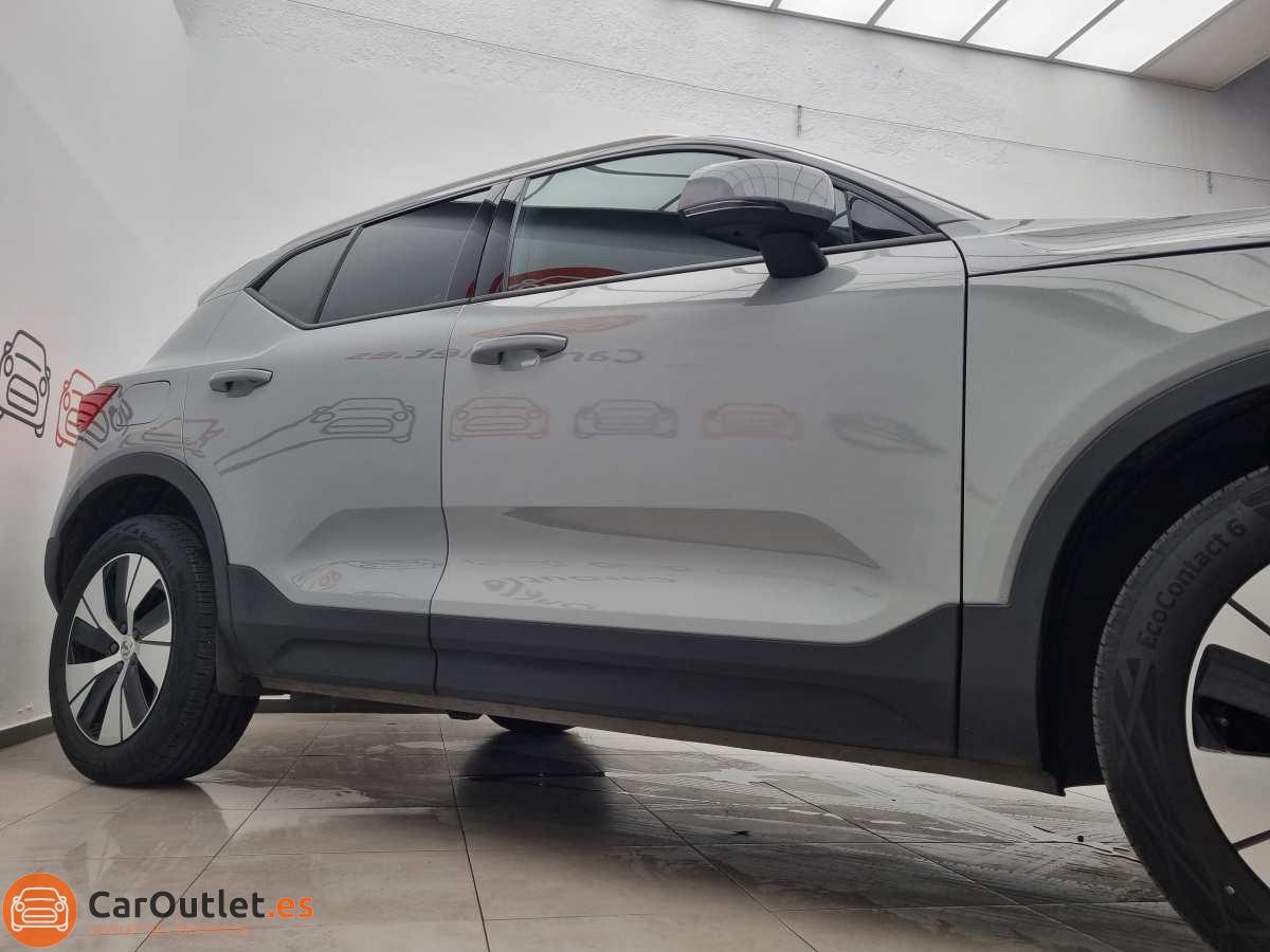 3 - Volvo XC40 2023 - AUTO