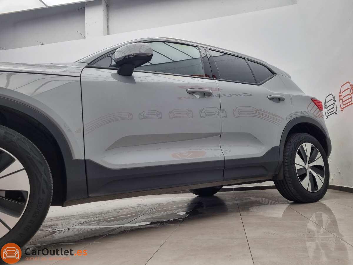 4 - Volvo XC40 2023 - AUTO