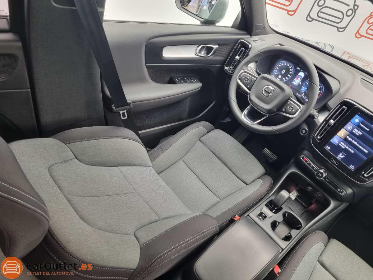 17 - Volvo XC40 2023 - AUTO