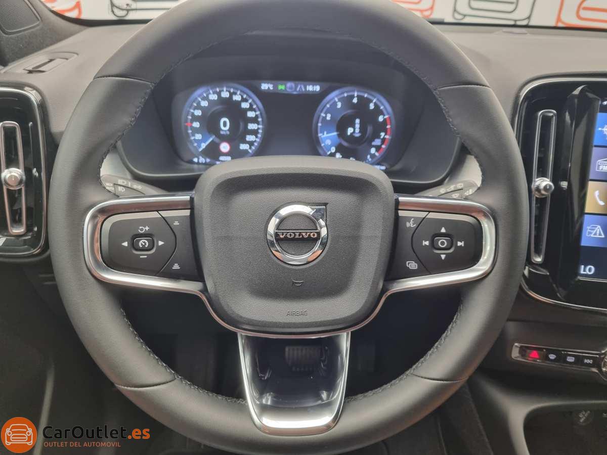 19 - Volvo XC40 2023 - AUTO