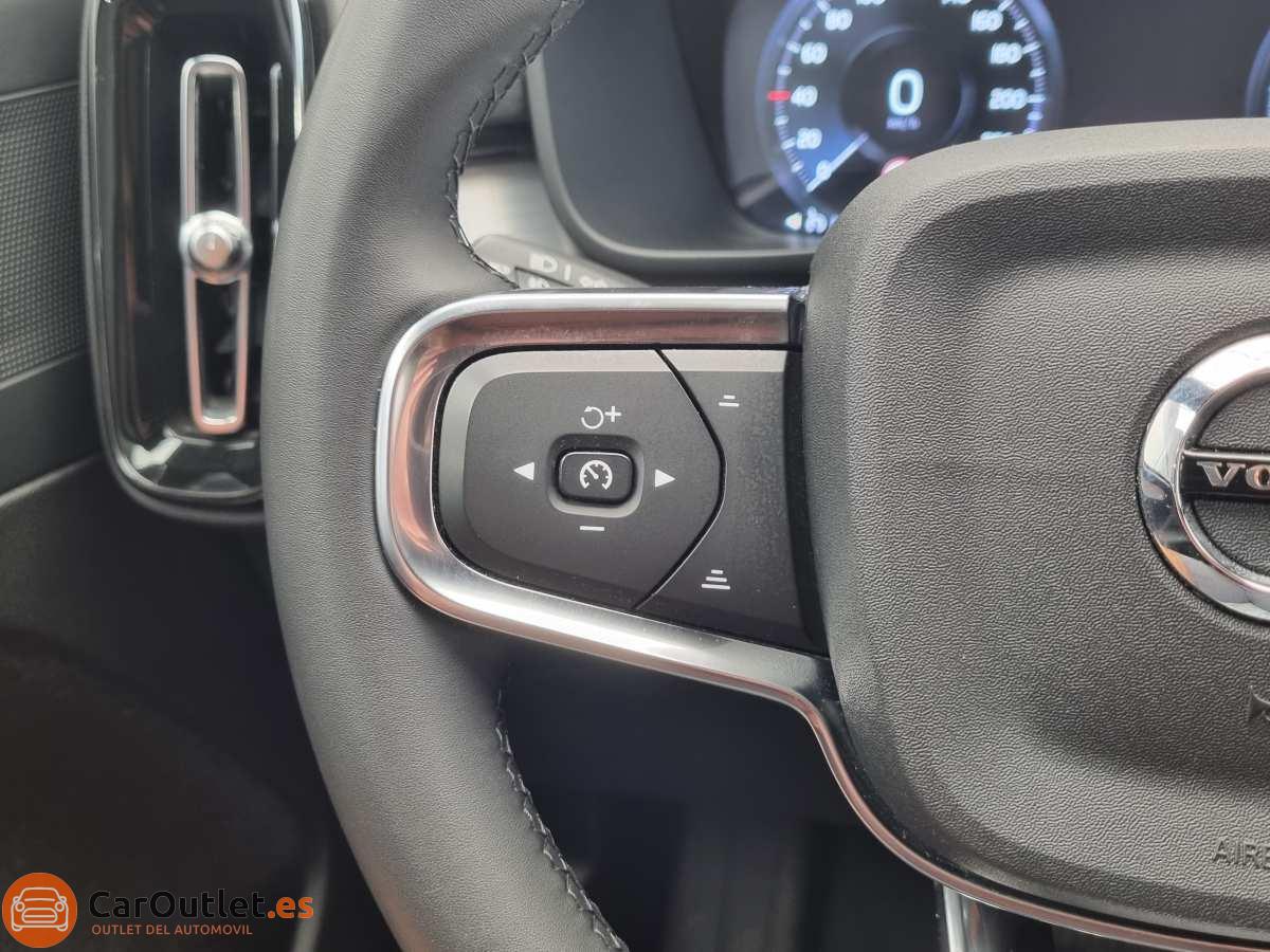 22 - Volvo XC40 2023 - AUTO