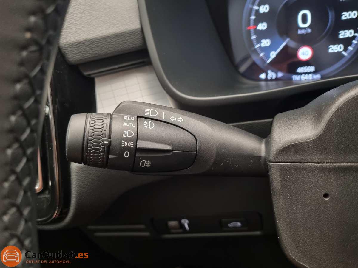 24 - Volvo XC40 2023 - AUTO
