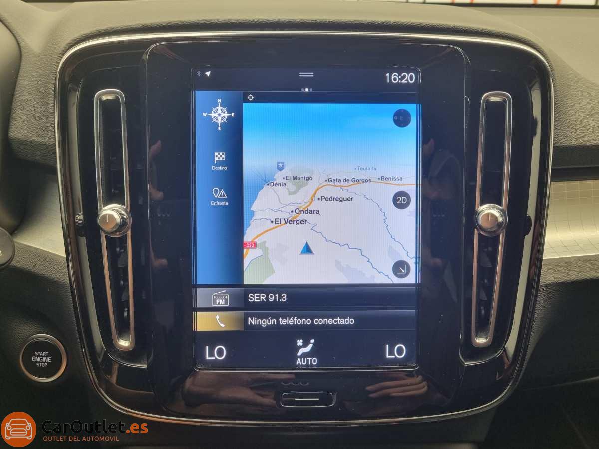 28 - Volvo XC40 2023 - AUTO
