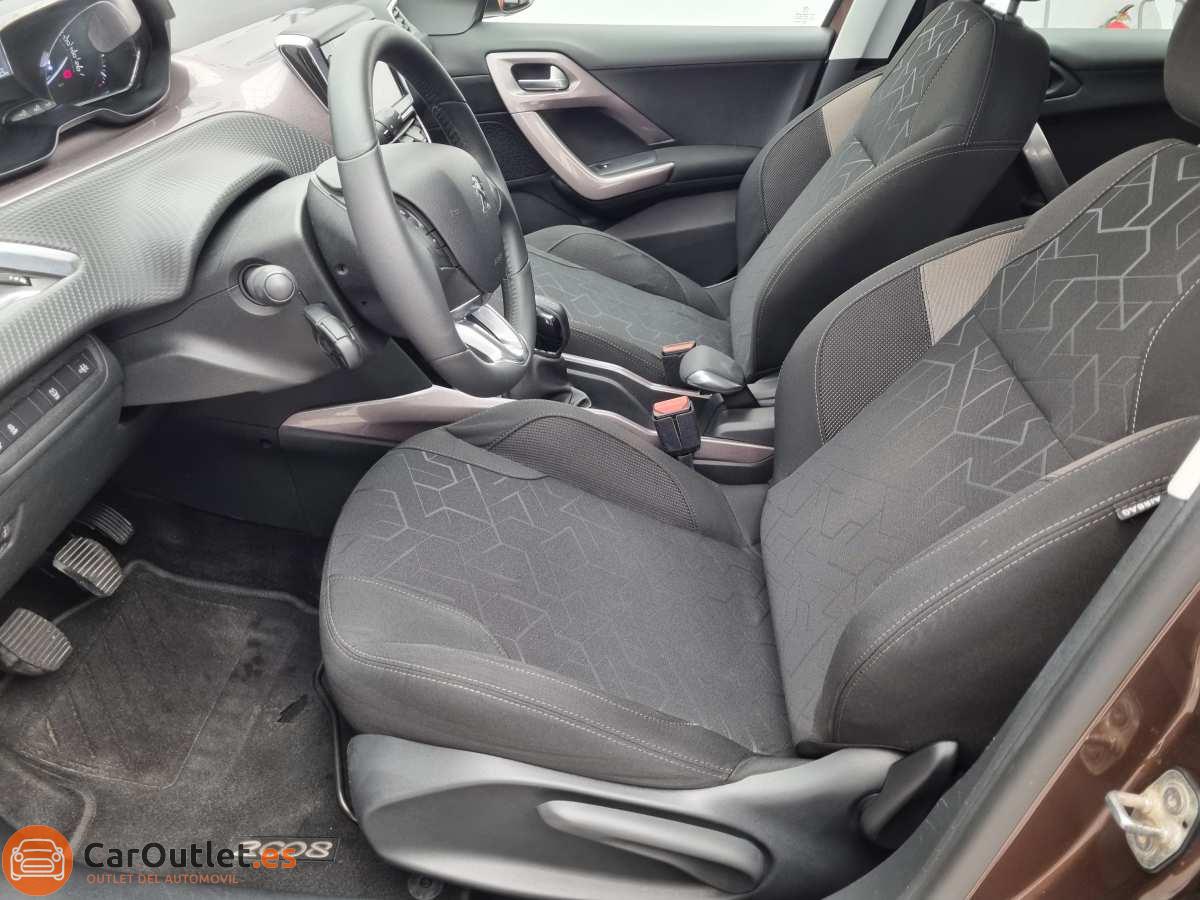 13 - Peugeot 2008 2015