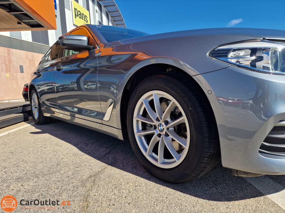 4 - BMW 520 2018 - AUTO