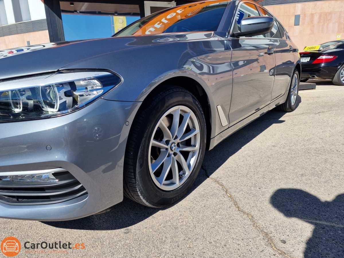 5 - BMW 520 2018 - AUTO