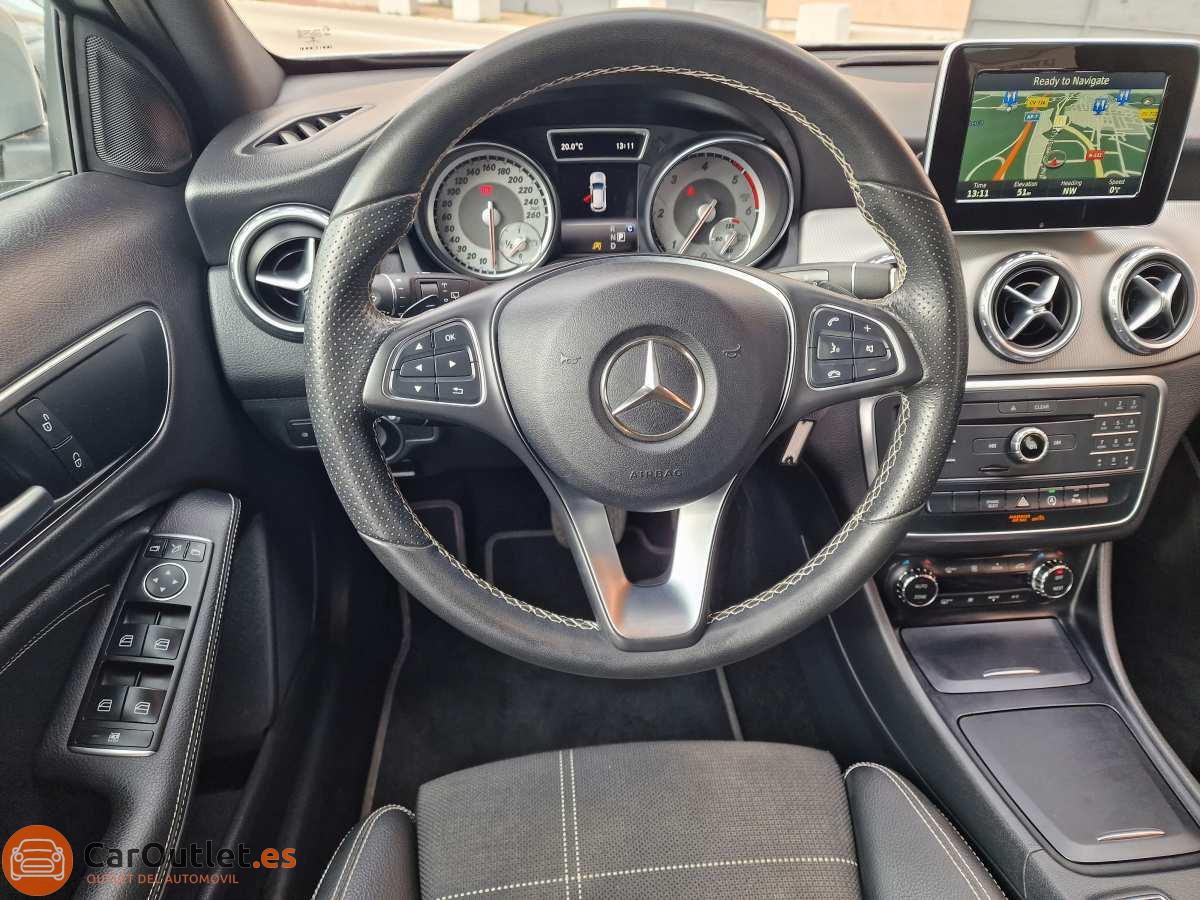 12 - Mercedes GLA Class 2017 - AUTO