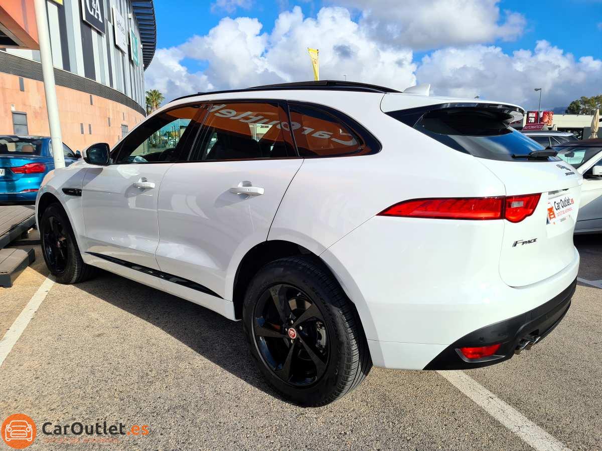 9 - Jaguar F-Pace 2019 - AUTO