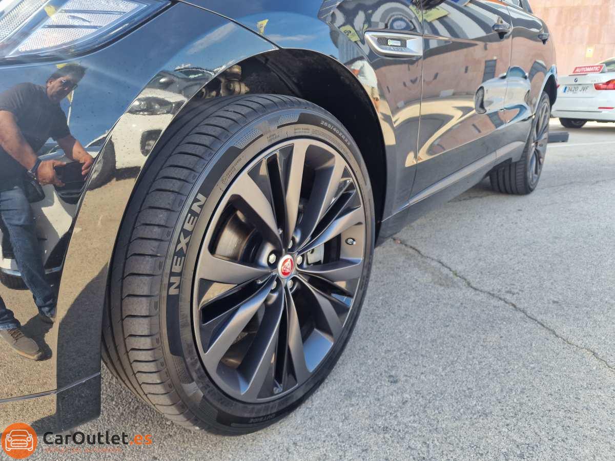 6 - Jaguar F-Pace 2017 - AUTO