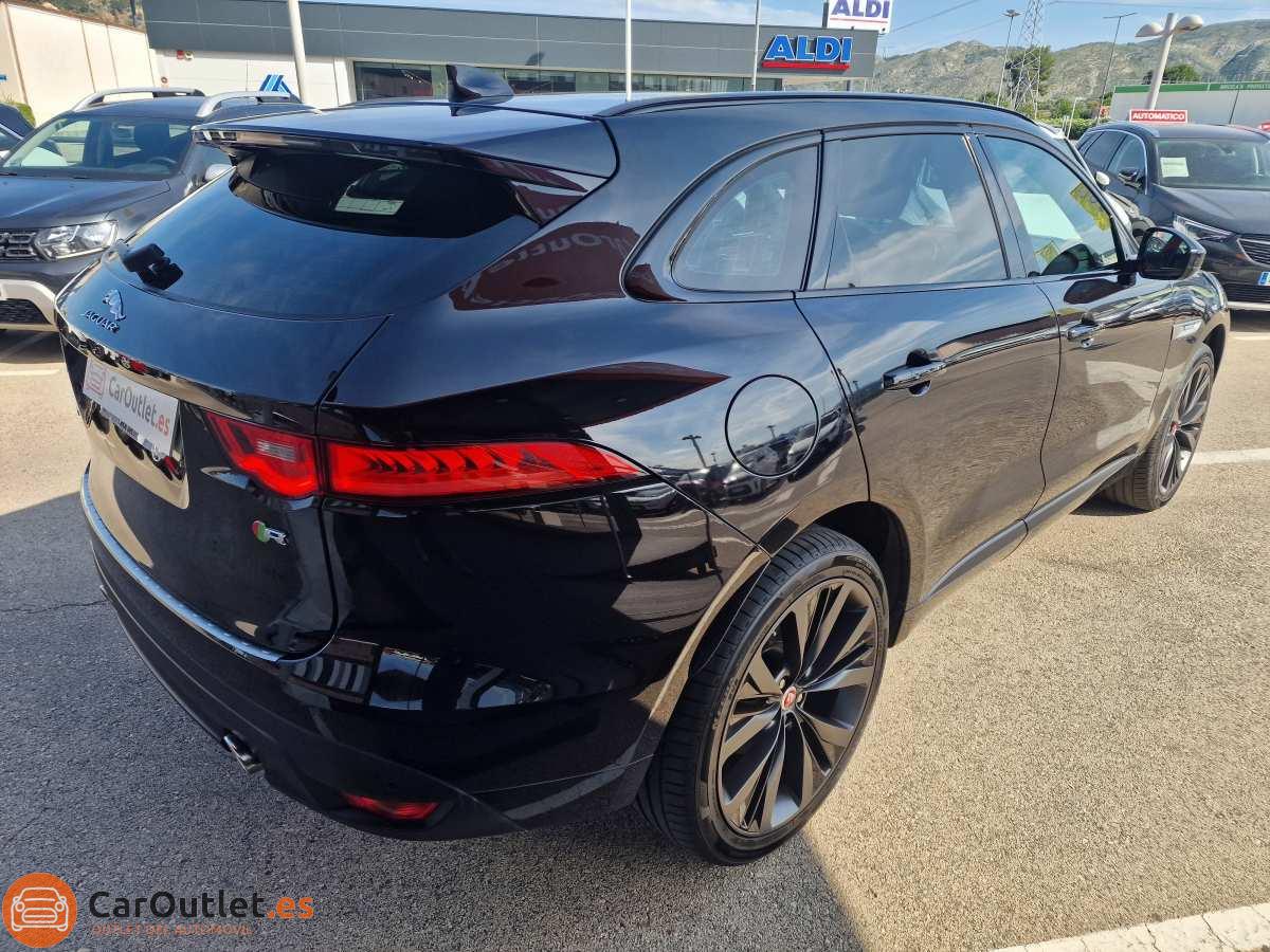 9 - Jaguar F-Pace 2017 - AUTO