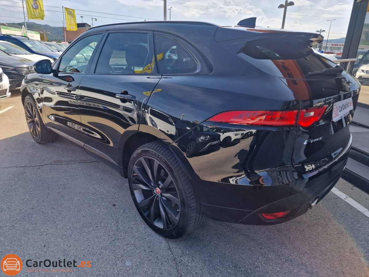 11 - Jaguar F-Pace 2017 - AUTO
