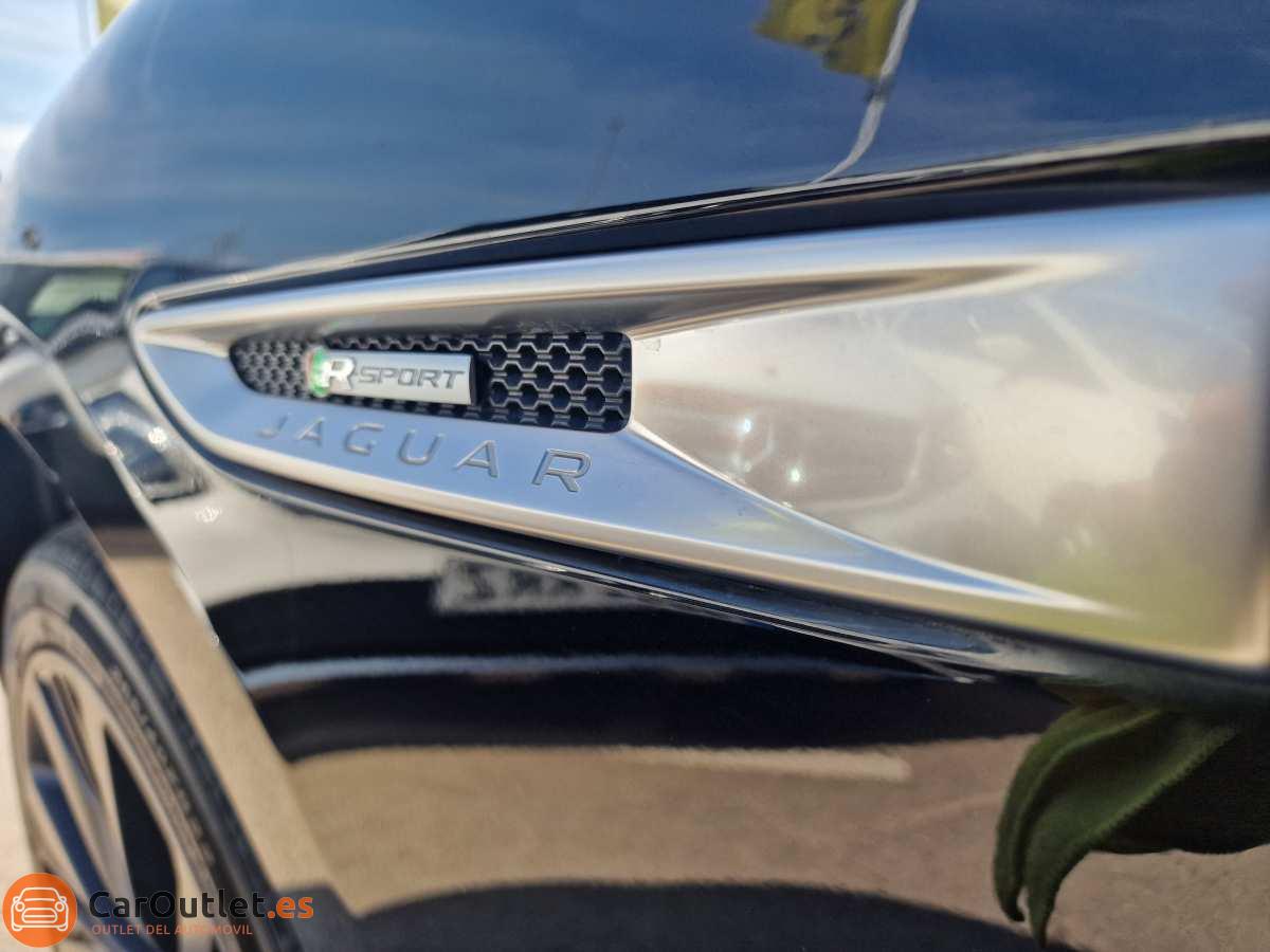 12 - Jaguar F-Pace 2017 - AUTO