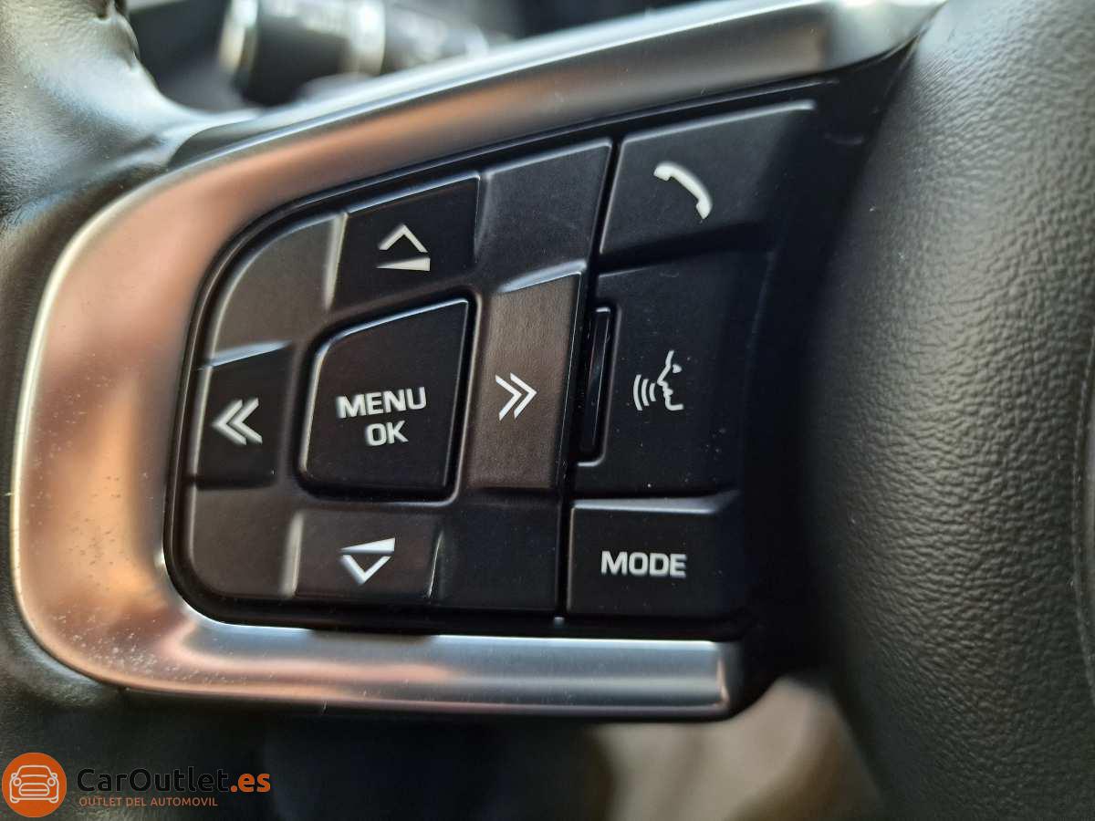25 - Jaguar F-Pace 2017 - AUTO