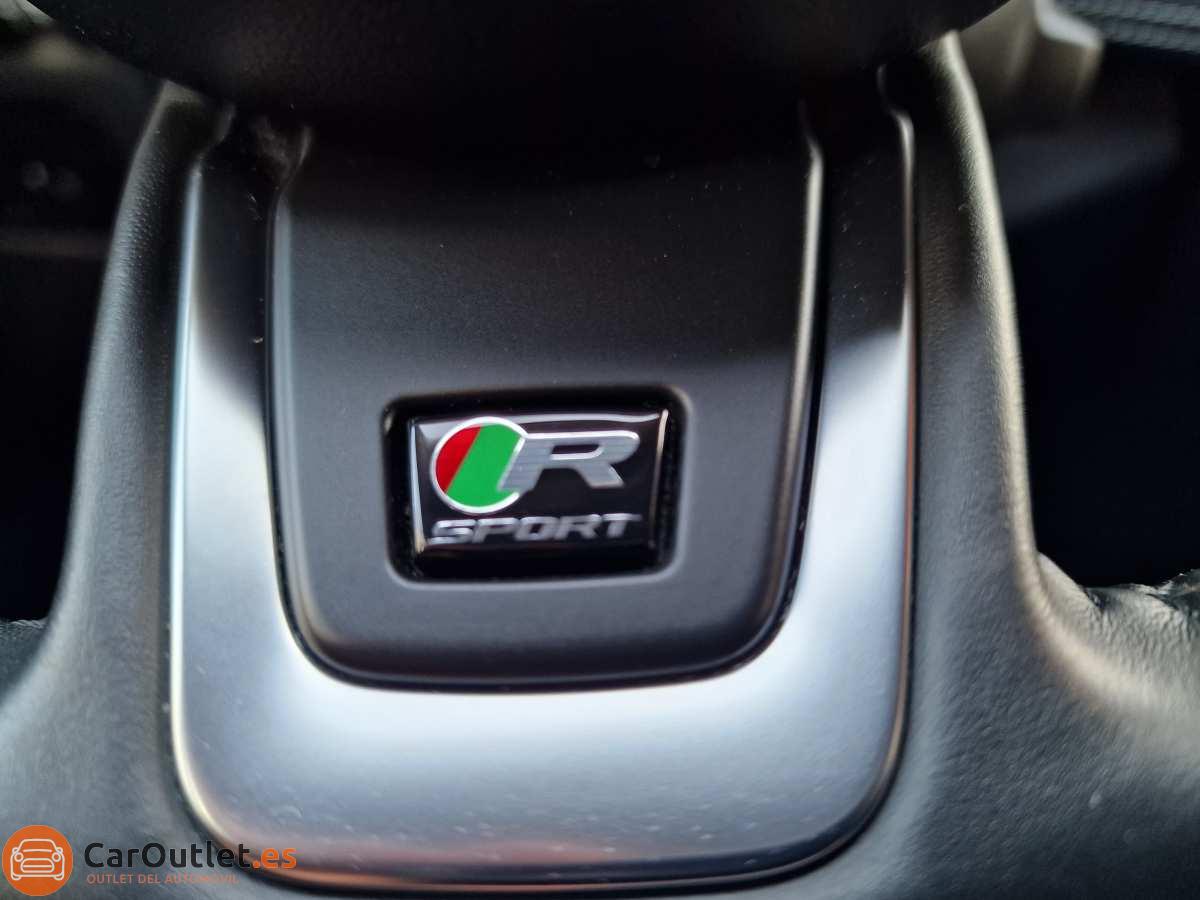 29 - Jaguar F-Pace 2017 - AUTO