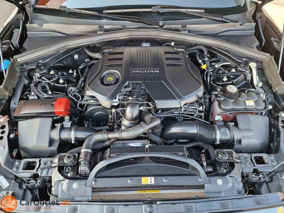 36 - Jaguar F-Pace 2017 - AUTO