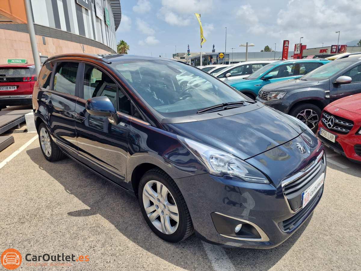 3 - Peugeot 5008 2014