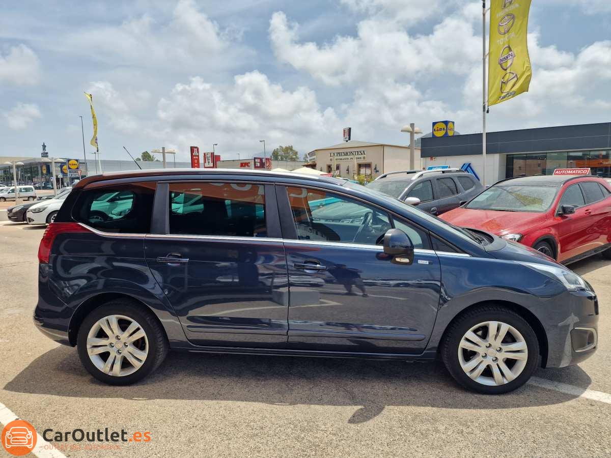 4 - Peugeot 5008 2014