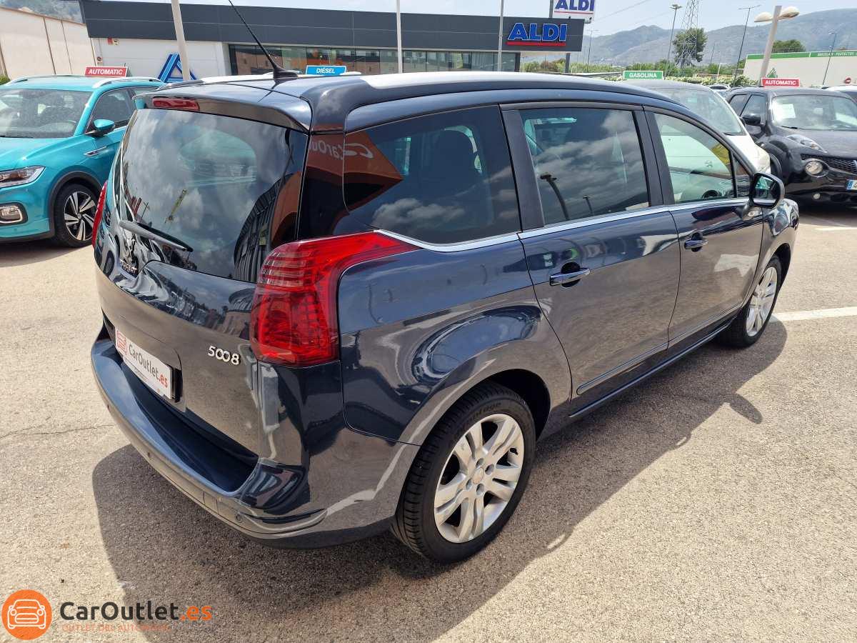 6 - Peugeot 5008 2014