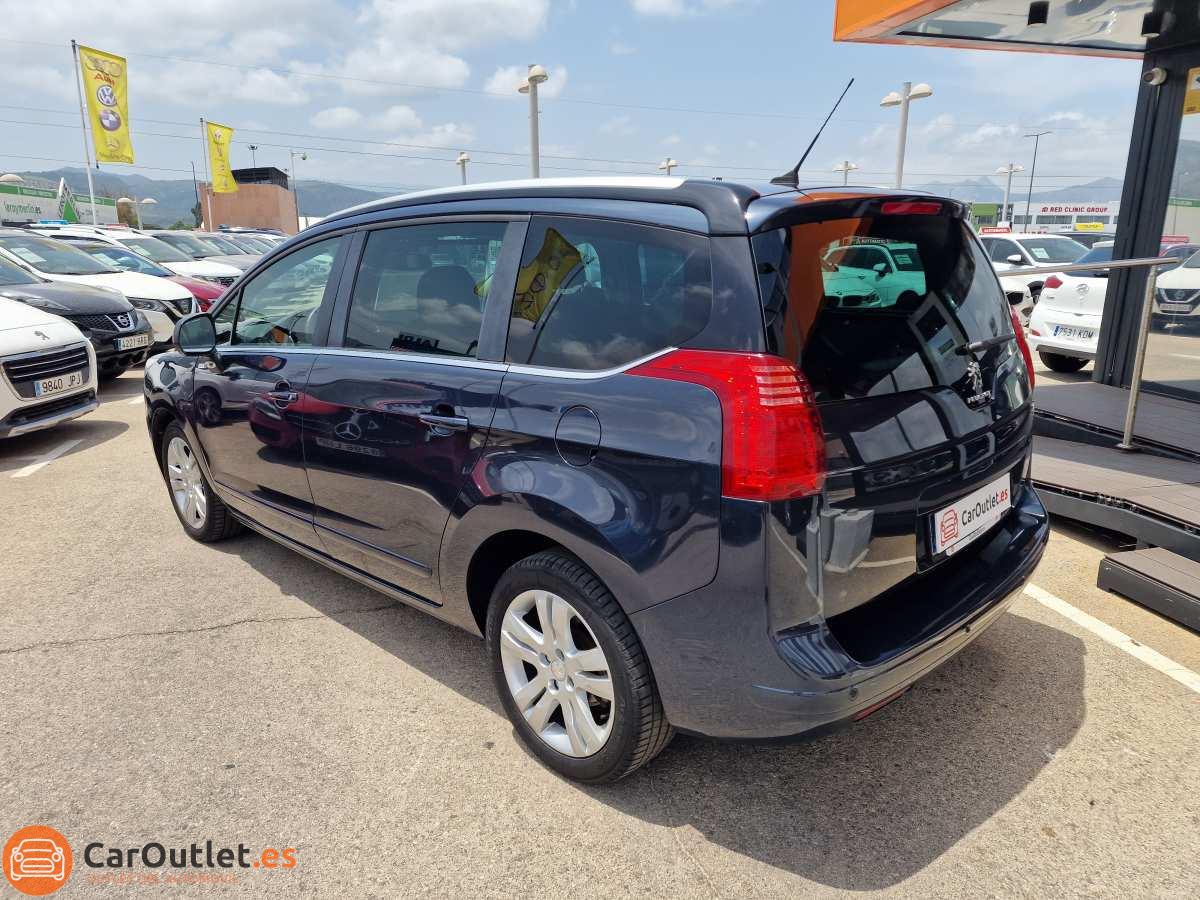 8 - Peugeot 5008 2014