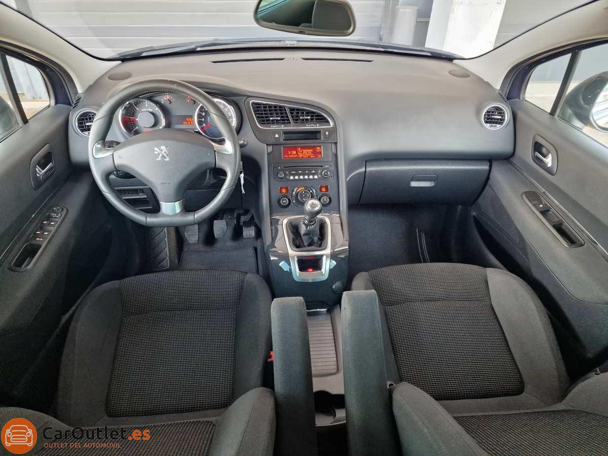 9 - Peugeot 5008 2014