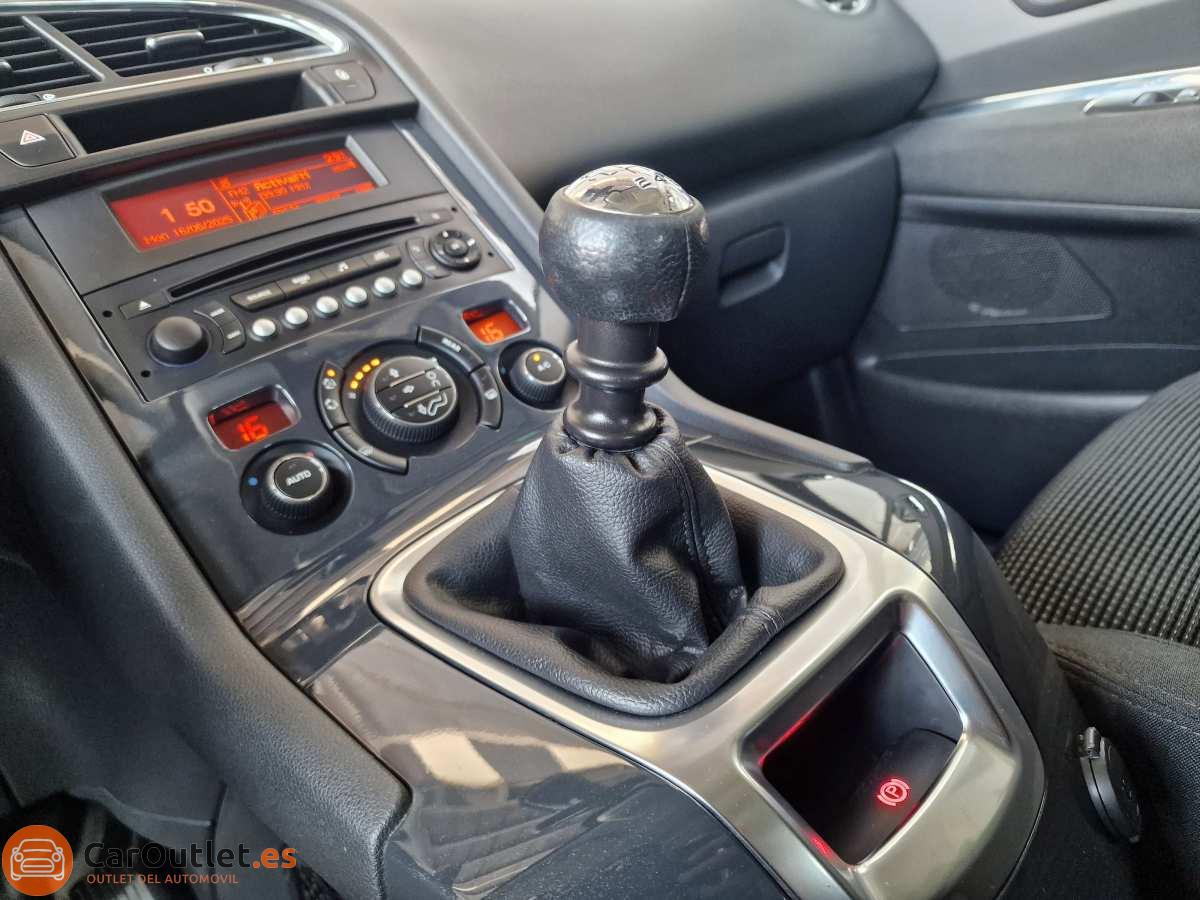20 - Peugeot 5008 2014