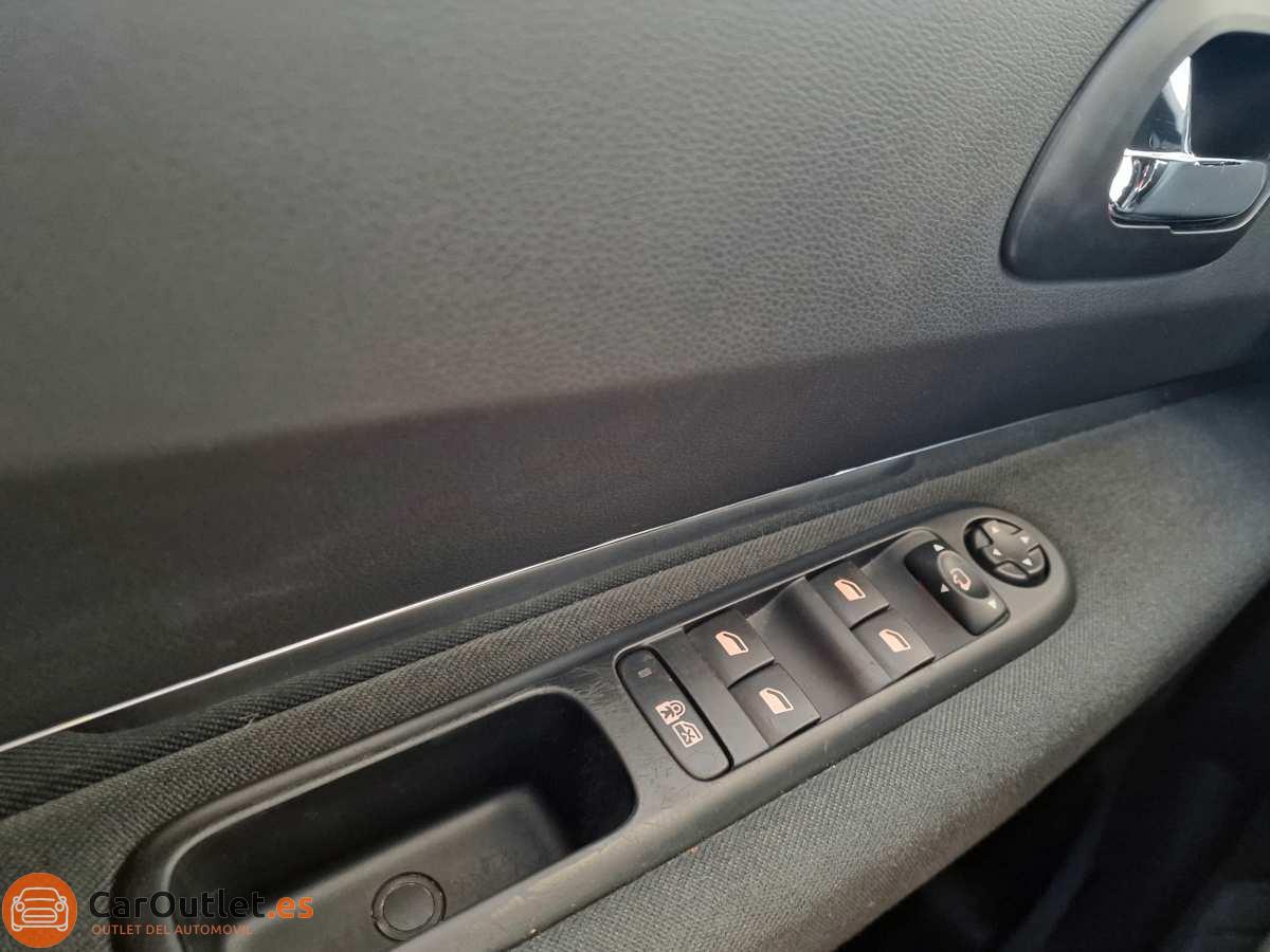 21 - Peugeot 5008 2014