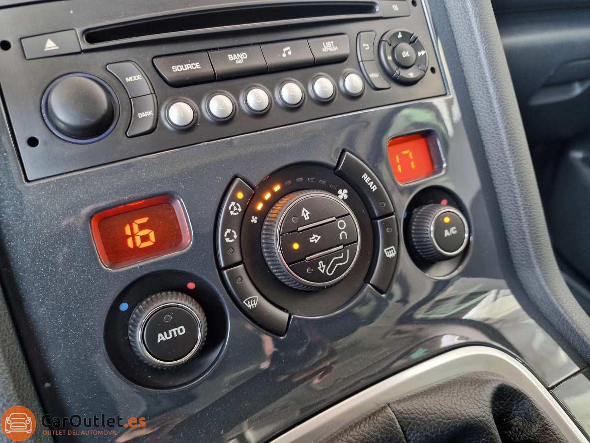 22 - Peugeot 5008 2014