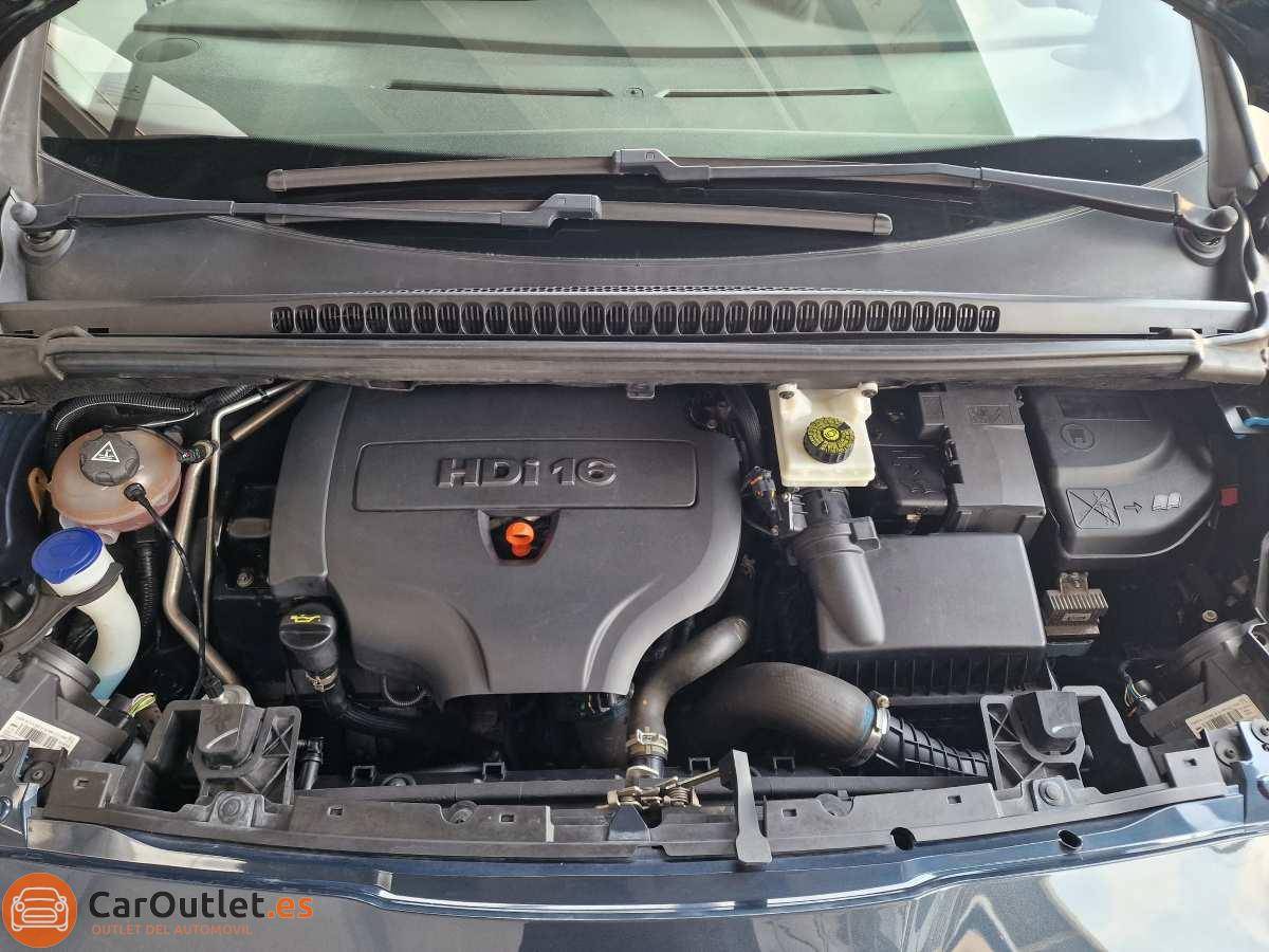 23 - Peugeot 5008 2014