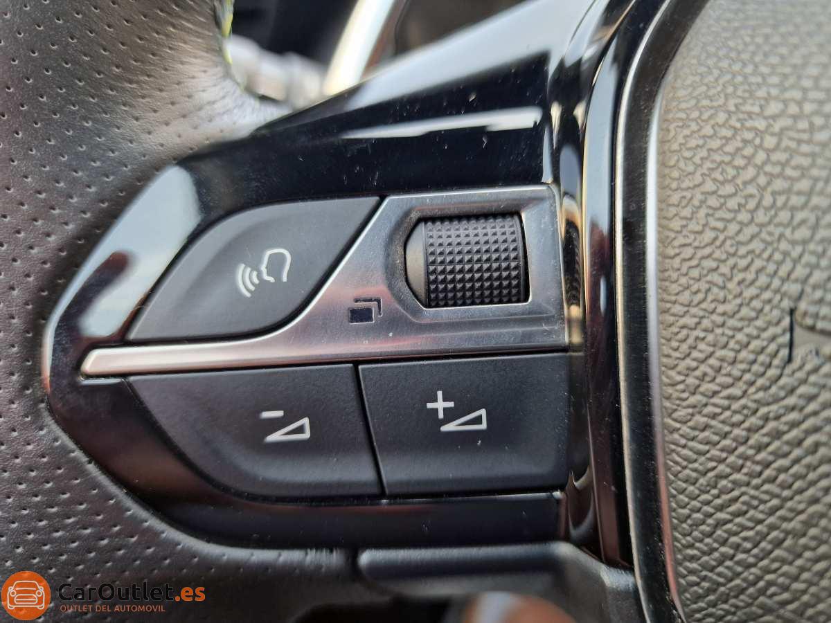 31 - Peugeot 2008 2022 - AUTO
