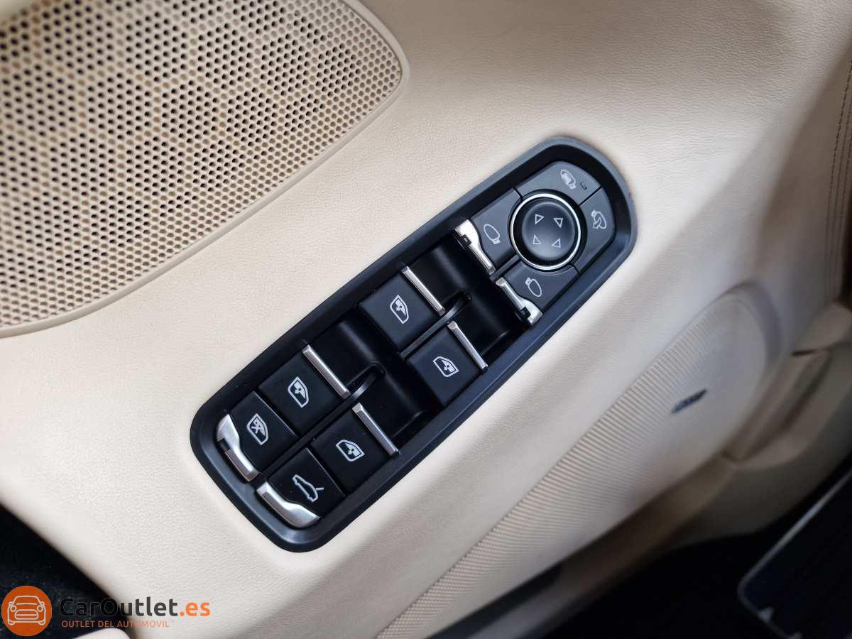 20 - Porsche Panamera 2015 - AUTO