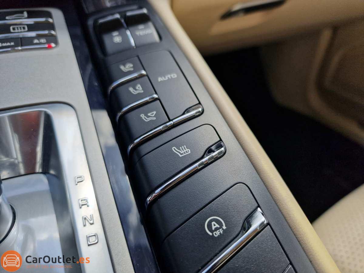24 - Porsche Panamera 2015 - AUTO