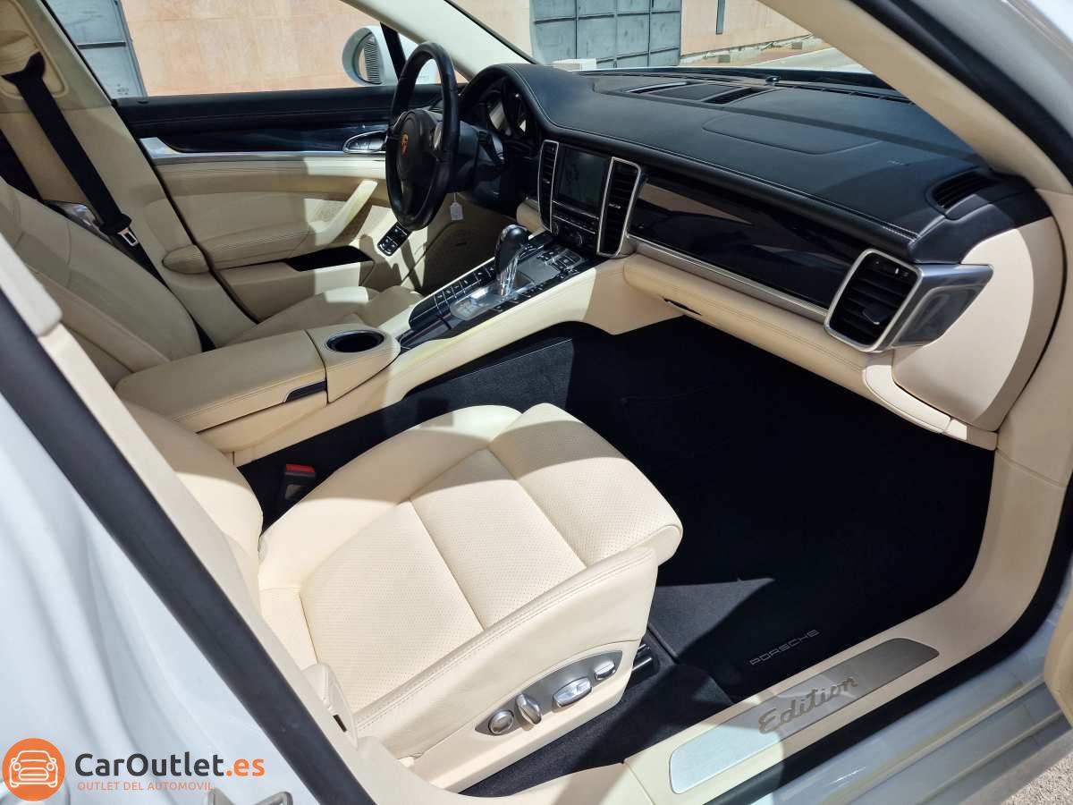 32 - Porsche Panamera 2015 - AUTO