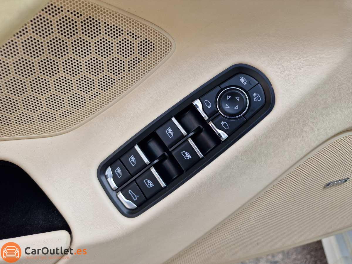 35 - Porsche Panamera 2015 - AUTO