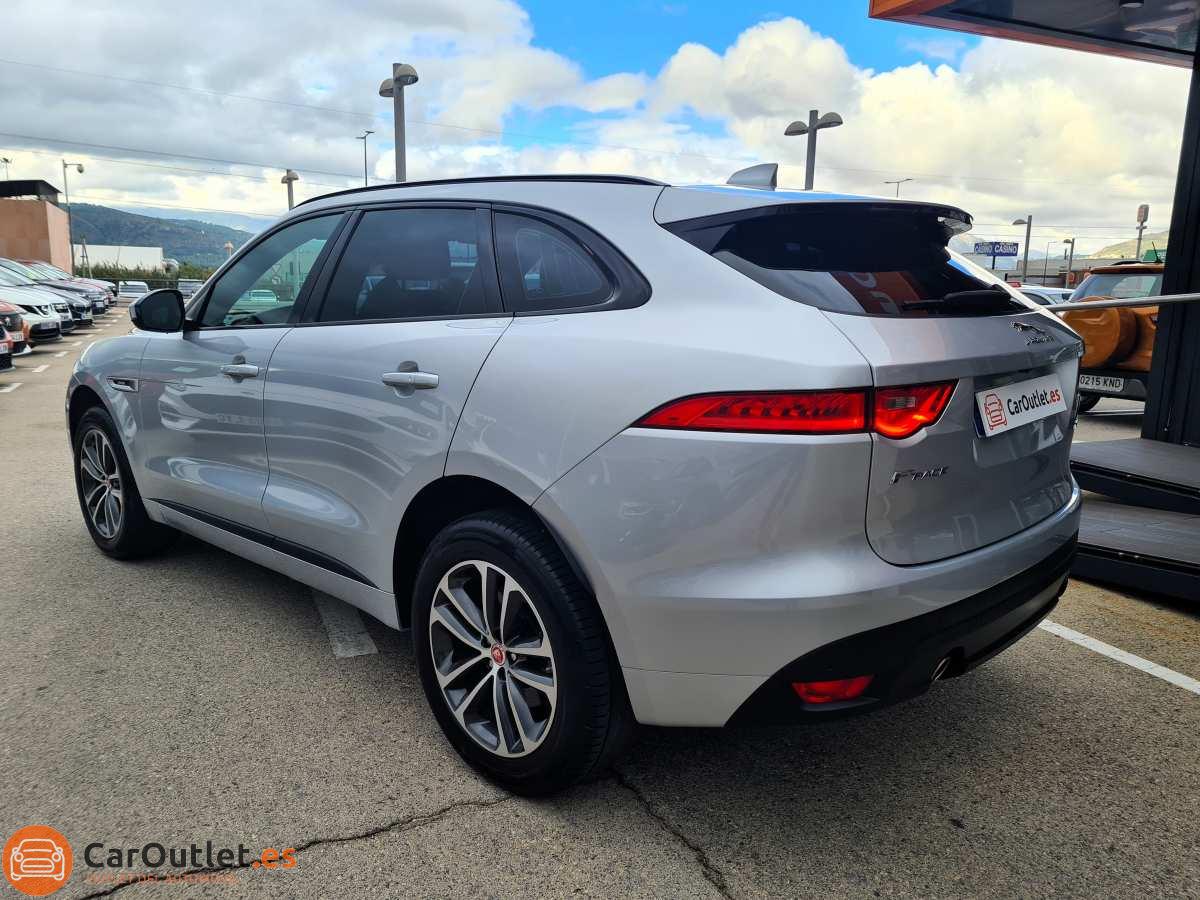 9 - Jaguar F-Pace 2019 - AUTO