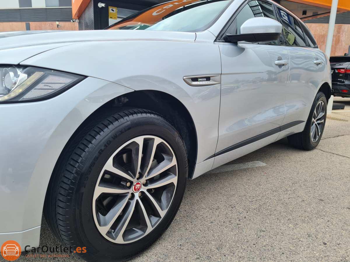 12 - Jaguar F-Pace 2019 - AUTO