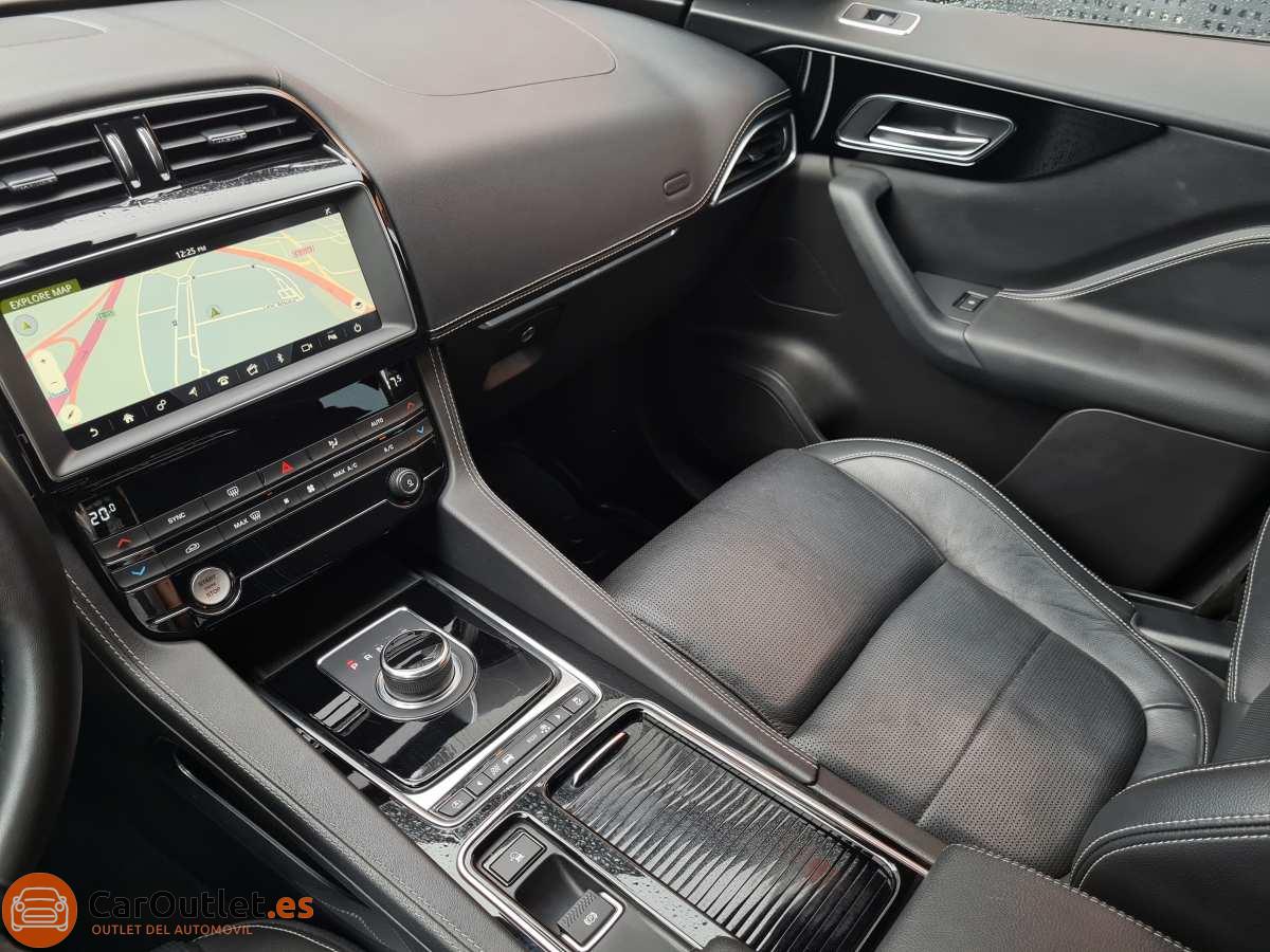 37 - Jaguar F-Pace 2019 - AUTO