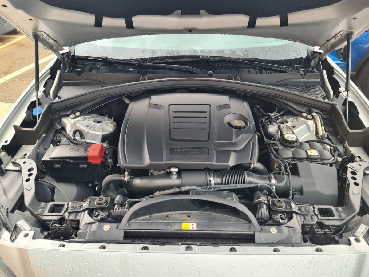 38 - Jaguar F-Pace 2019 - AUTO