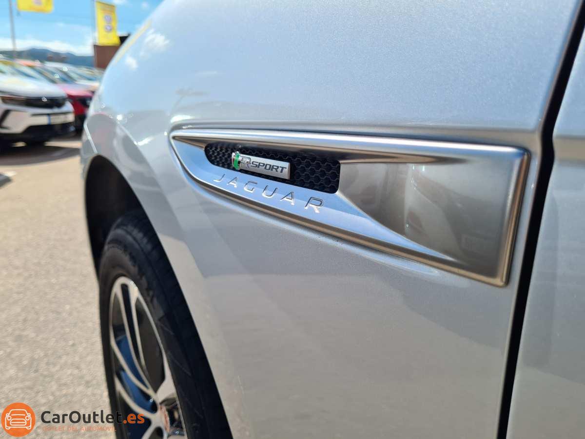 6 - Jaguar F-Pace 2019 - AUTO
