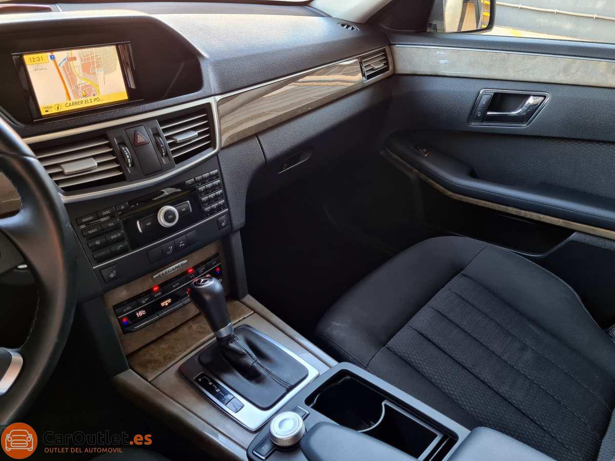 26 - Mercedes E Class 2011 - AUTO