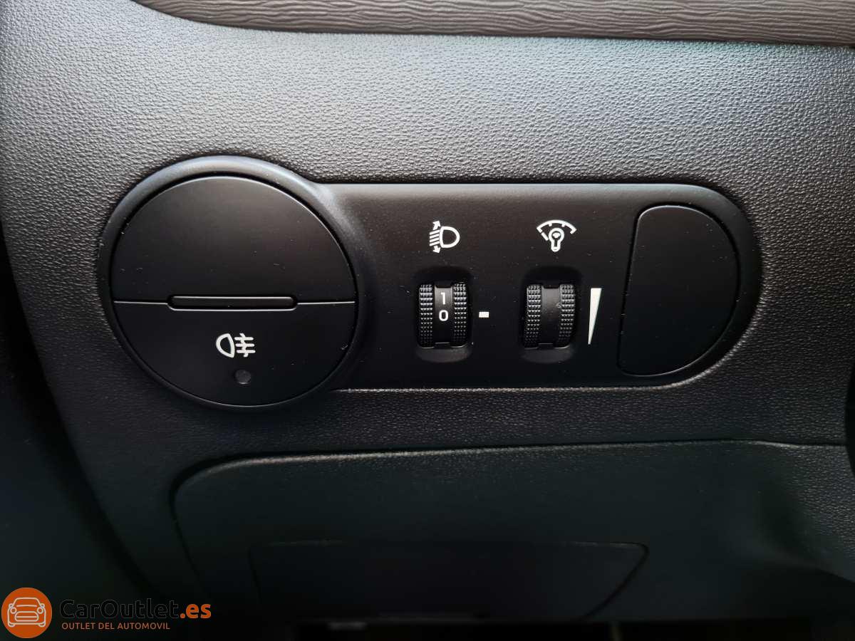 16 - Hyundai i10 2010 - AUTO
