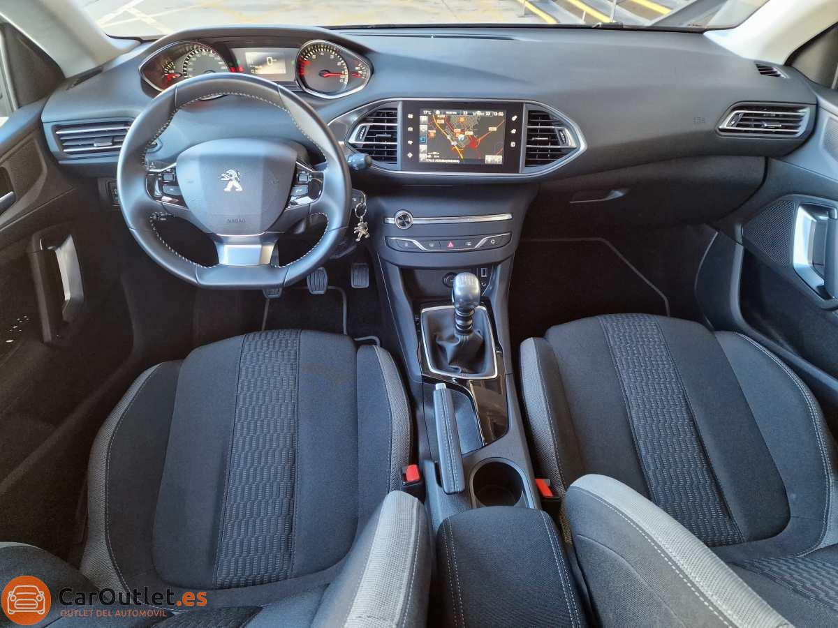 10 - Peugeot 308 2017