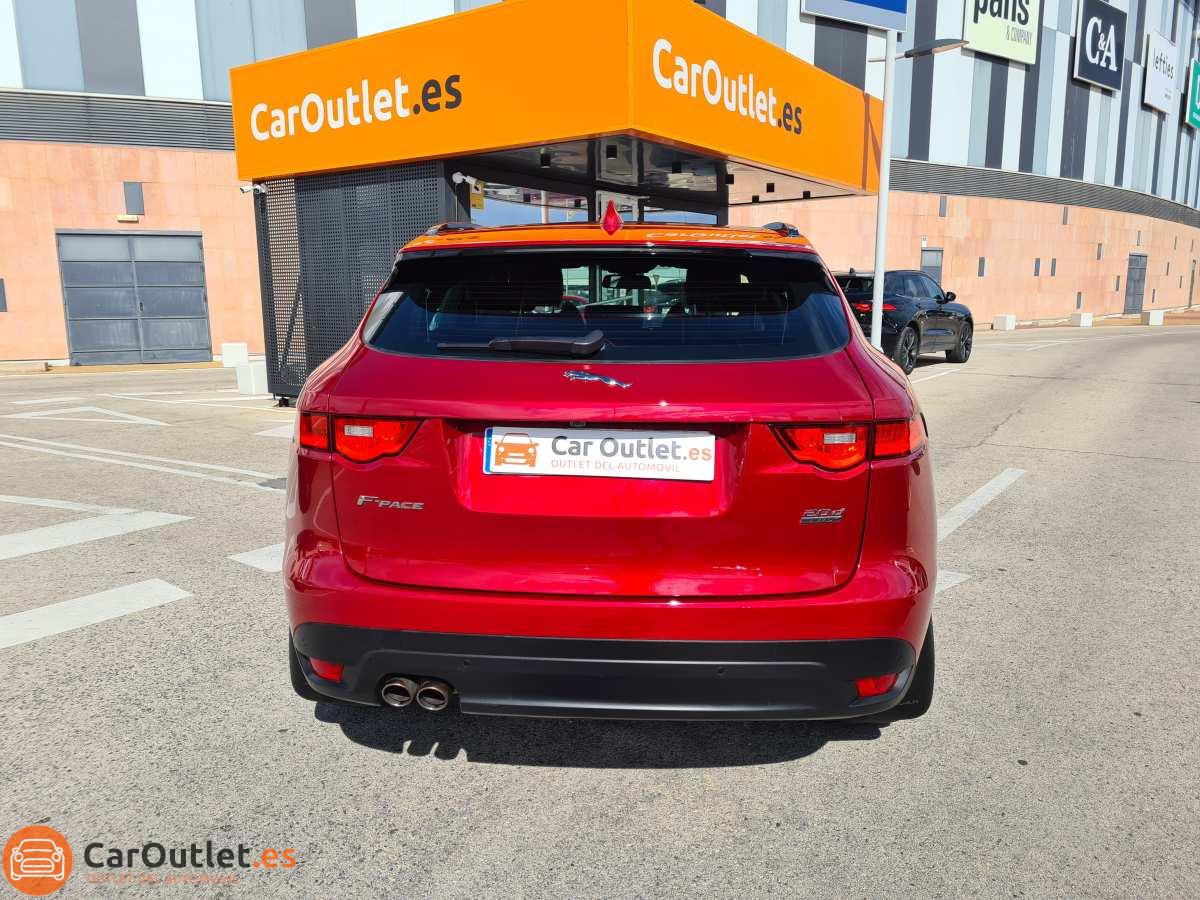 9 - Jaguar F-Pace 2016 - AUTO