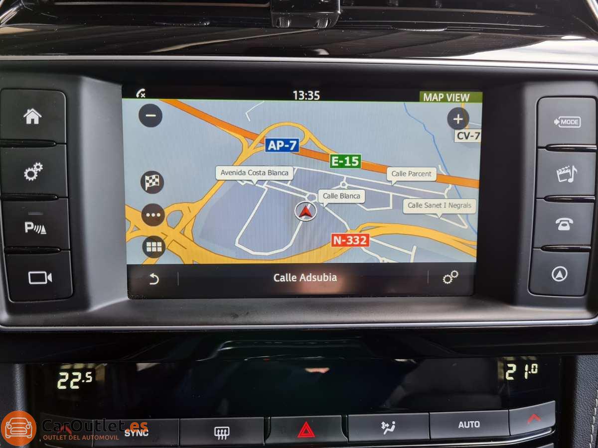 14 - Jaguar F-Pace 2016 - AUTO