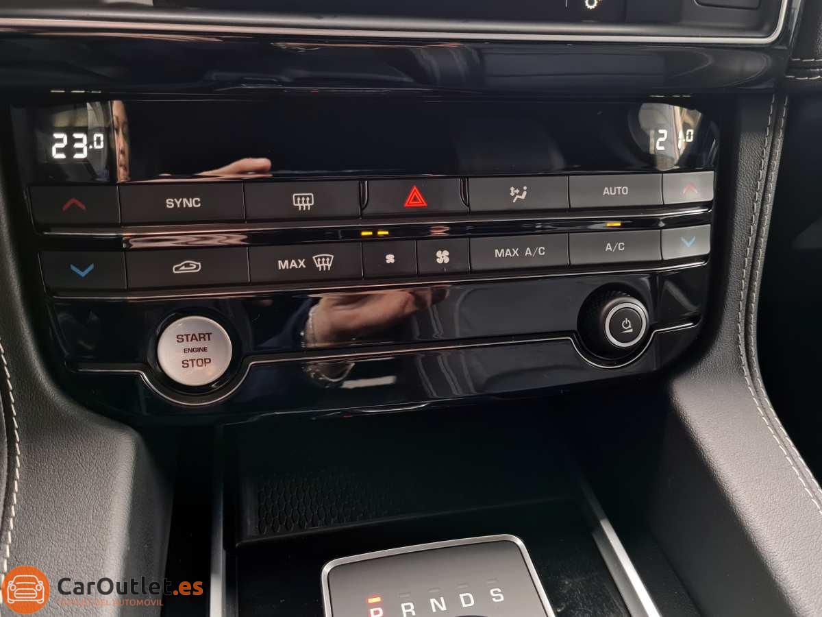 17 - Jaguar F-Pace 2016 - AUTO